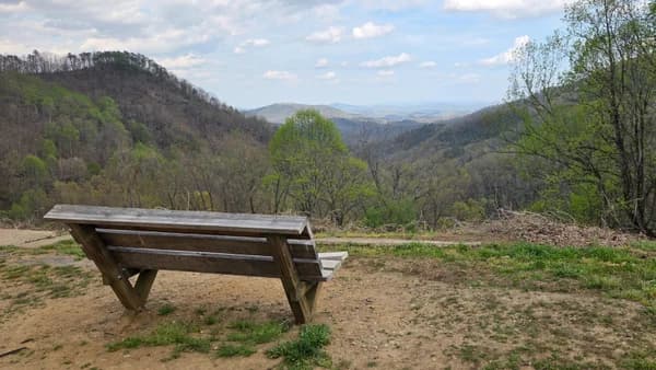 "Leisure hike" to Point Lookout