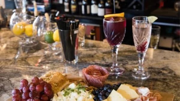 Battery Park Book Exchange & Champagne Bar