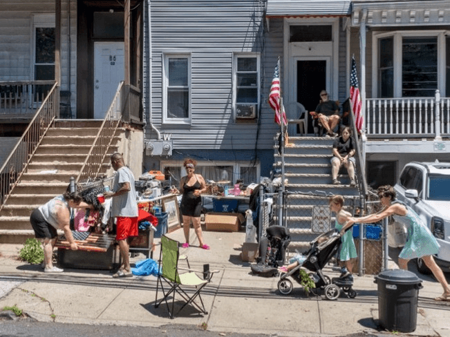 Street Photography: capturing the Drama of Daily Life