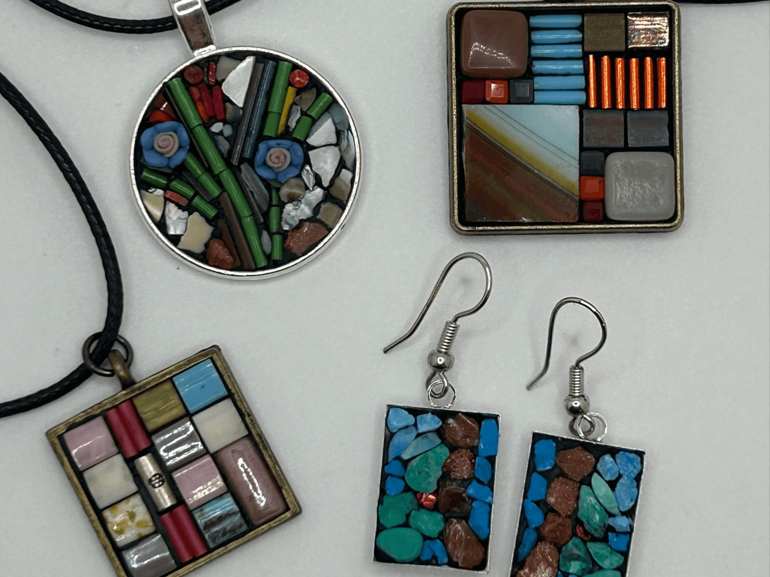 Mosaic Jewelry Class with Linda Girardi